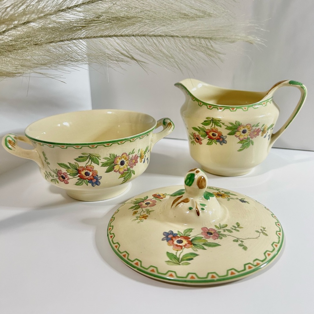Victorian Johnson Bros. creamer sugar bowl set. English countryside cottagecore.